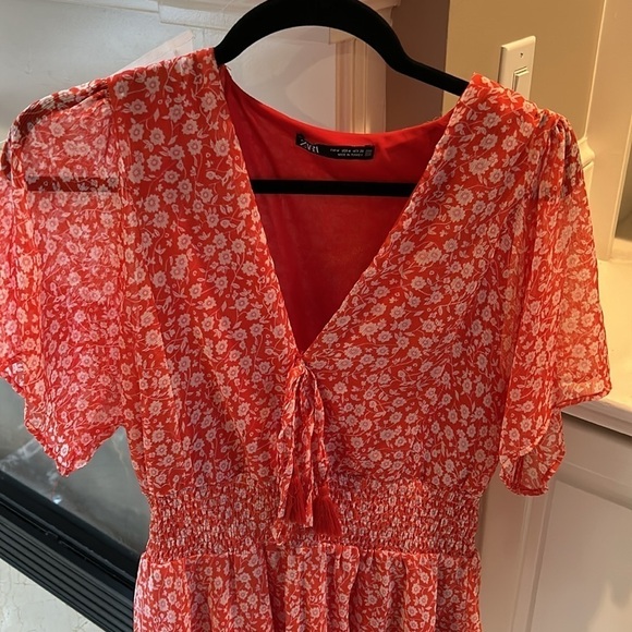 Zara Floral Flounced Hem Mini Dress Size Medium - Picture 2 of 14